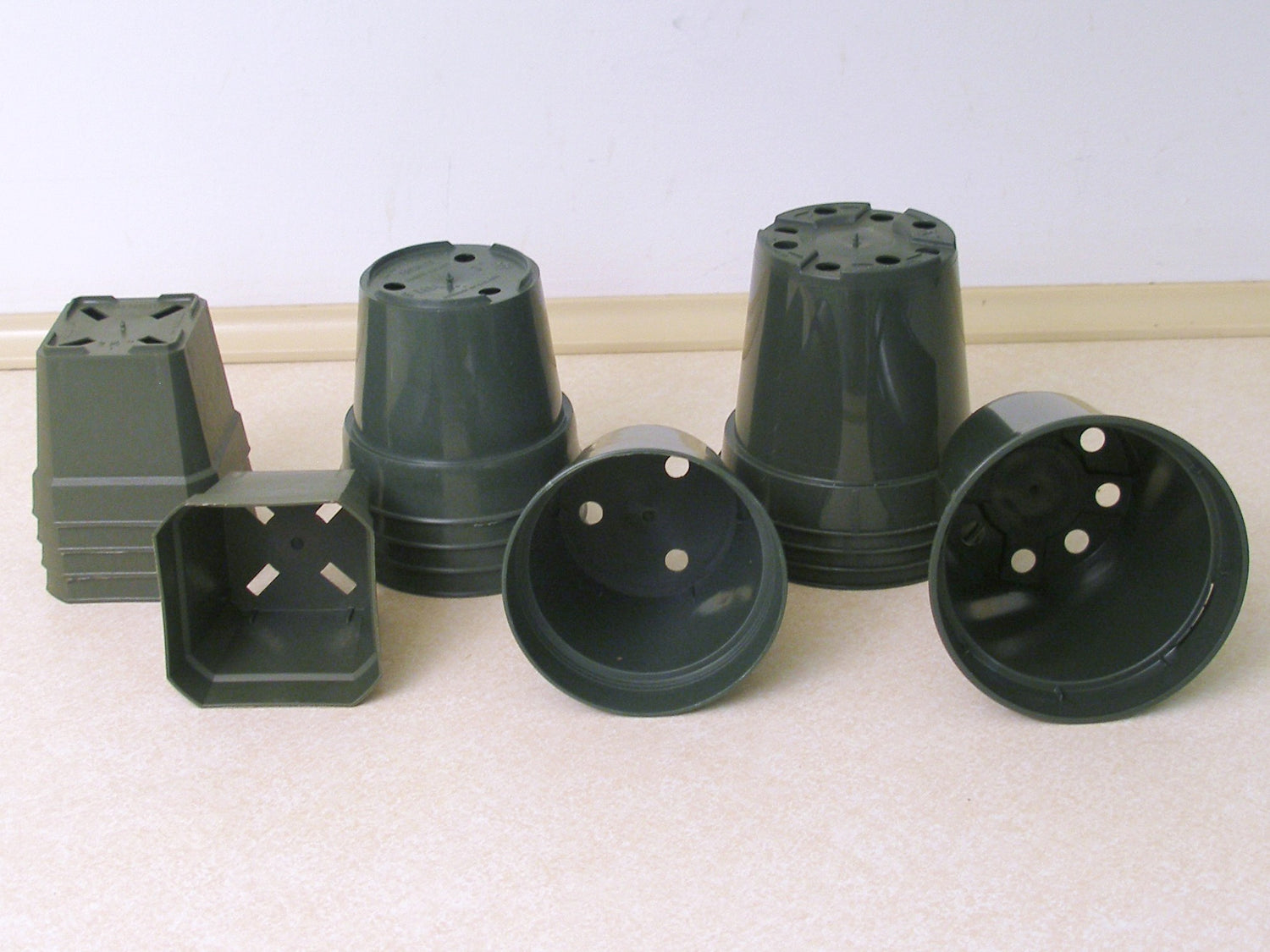 Plastic Pots & Baskets