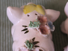 Load image into Gallery viewer, Smiling Pigs-Vintage Salt &amp; Pepper Shakers